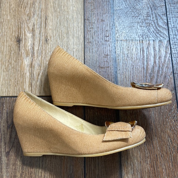 Stuart Weitzman Bucalima Tan Wedges Buckle Detail 5? - Picture 5 of 12